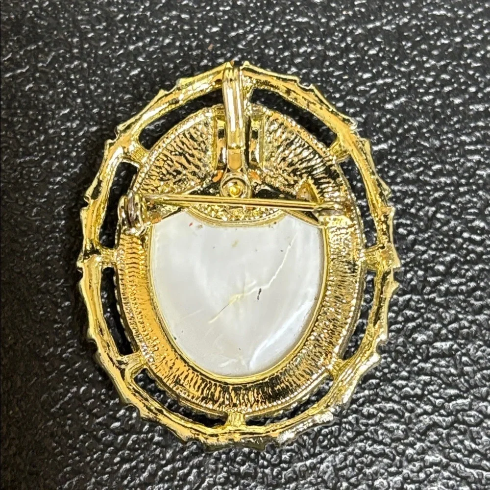 Vintage Costume Jewelry Cameo Pendant Brooch Faux Pearls